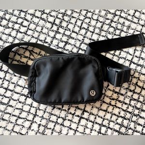 Everywhere belt bag 1L